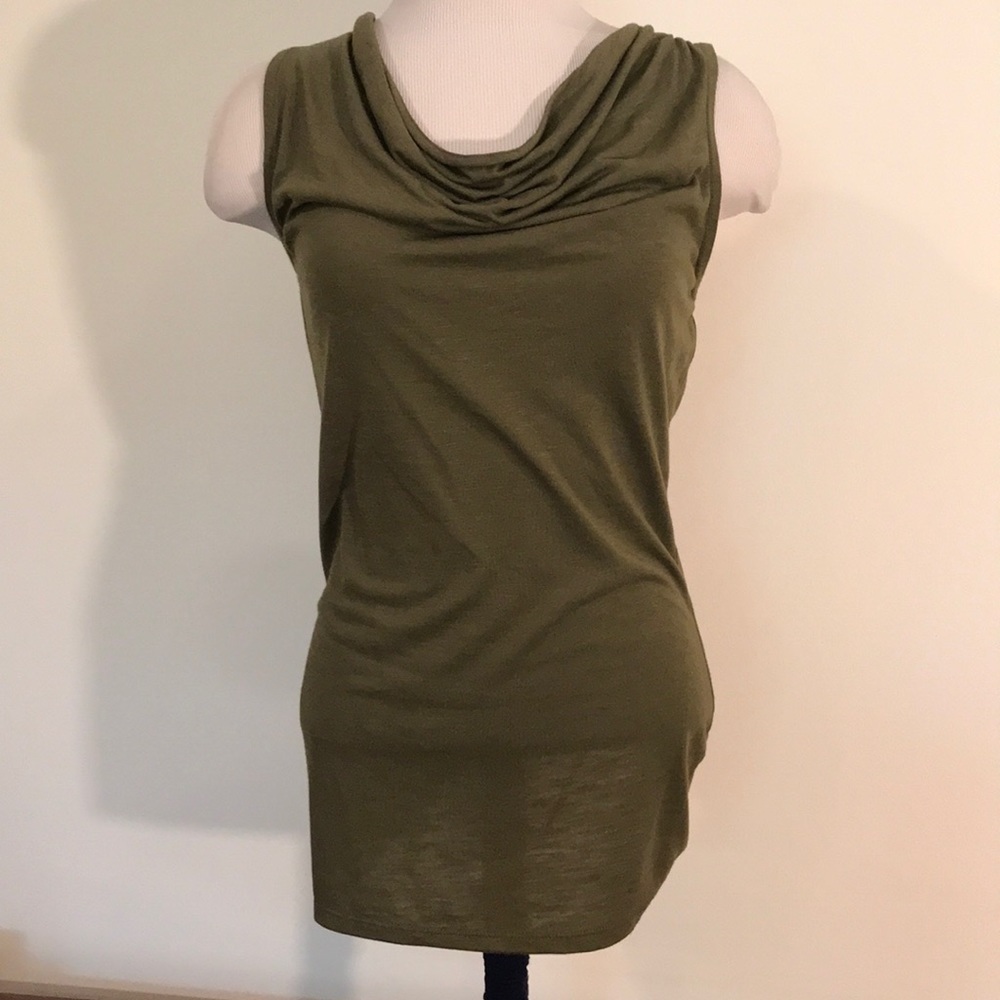 3 for $15 or 5 for $25 🌺🛍
Mossimo tank blouse